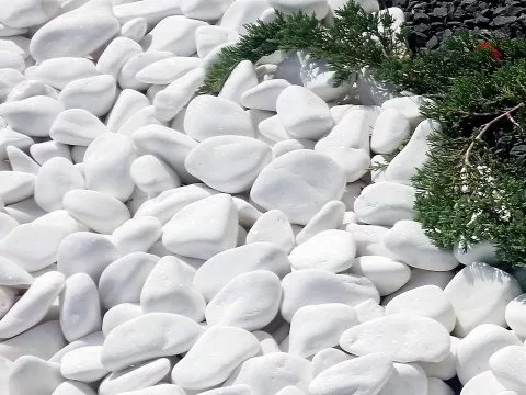 Щебень белый мрамор галтованный (фр. 10-20 мм) 1 тонна