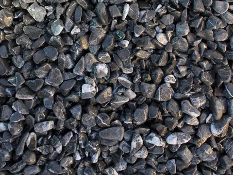 Щебень черный мрамор галтованный (фракция 10-20 мм)