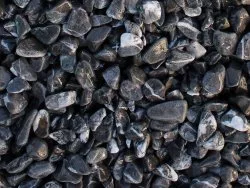 Щебень черный мрамор галтованный (ф-я 20-40 мм) 1 тонна